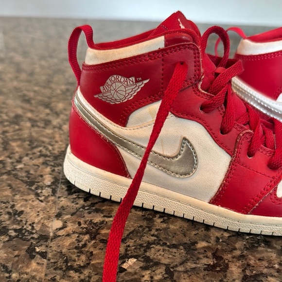 Nike air Jordan 1 retro Red and White High-Top Sneakers EUC 10C - Picture 2 of 11